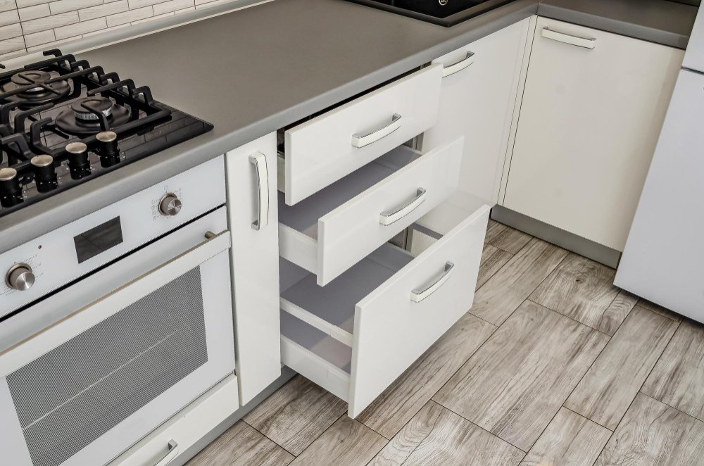 DreamLine Lioher Cabinets